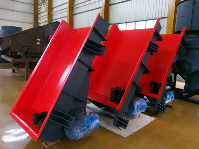 Hanging feeder Hanging feeder